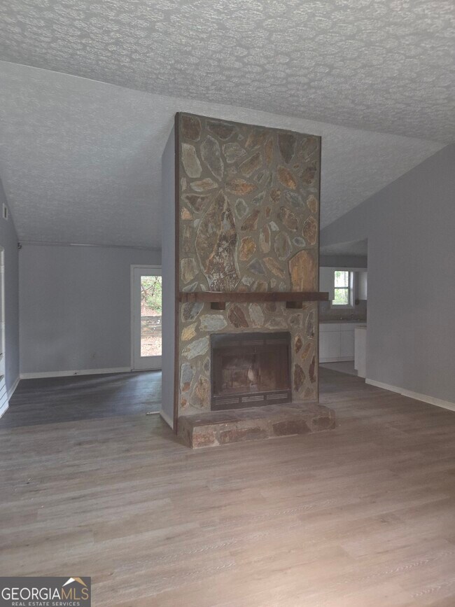 Building Photo - 139 River Oaks Dr