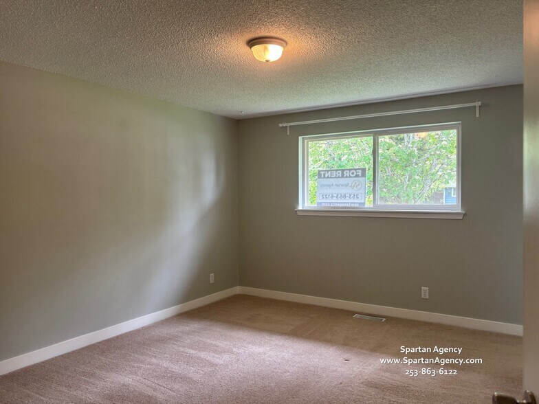 Building Photo - 1529 13th Ave NW