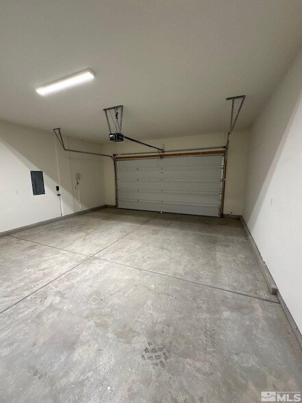 Building Photo - 8370 Simsbury Dr