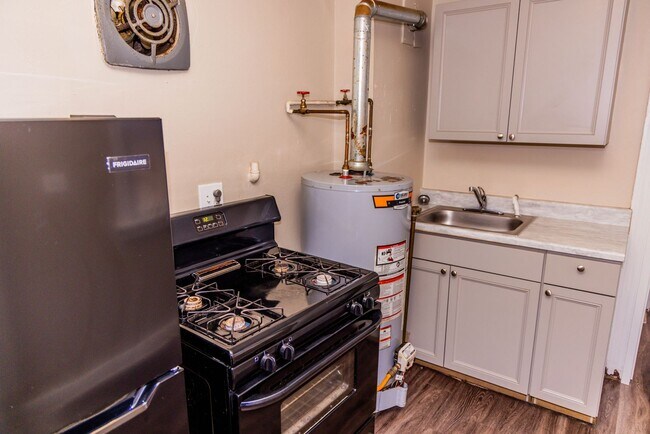 Building Photo - 1019 W Leigh St