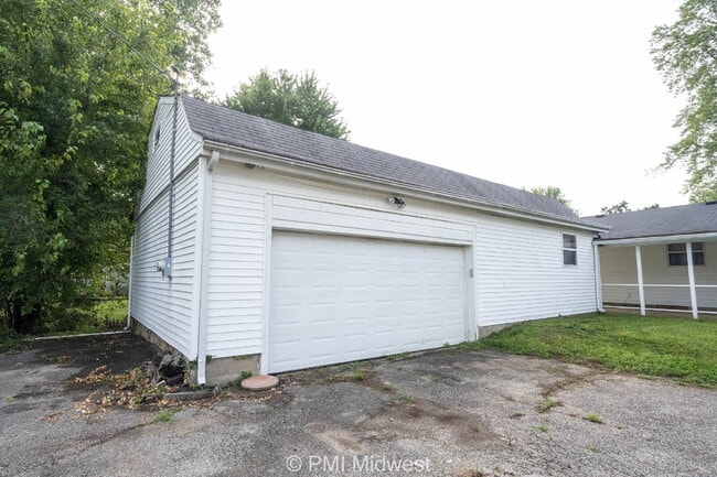 Building Photo - "Charming 3-Bedroom Haven in Mooresville –...