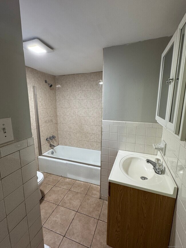 Building Photo - 105 Olivia St