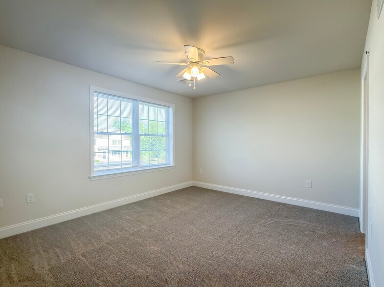 Building Photo - 141 Cedarwood Dr