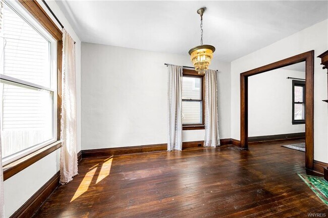 Building Photo - 95 Russell St