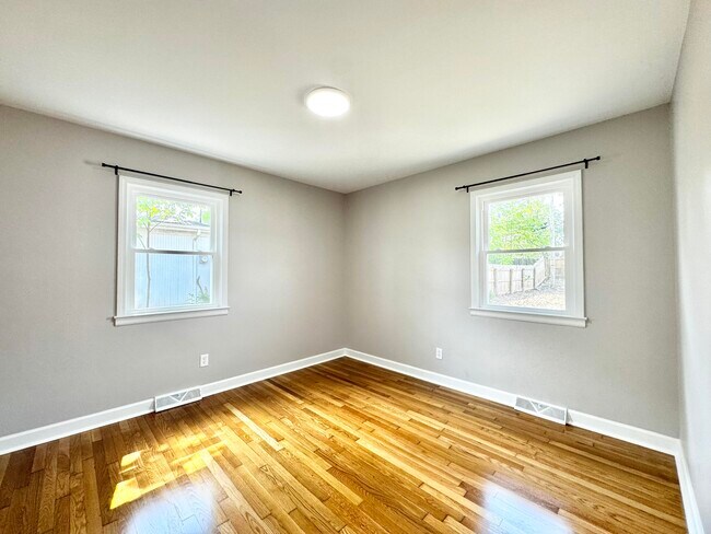 Building Photo - 1821 Blue Ridge Dr