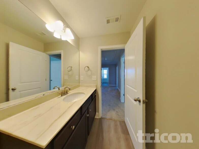 Building Photo - 1013 Eldon Ln