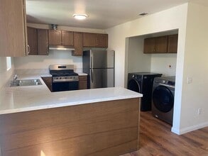 Building Photo - 2319 Ridgeway Dr