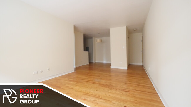 Building Photo - 625 W Wrightwood Ave