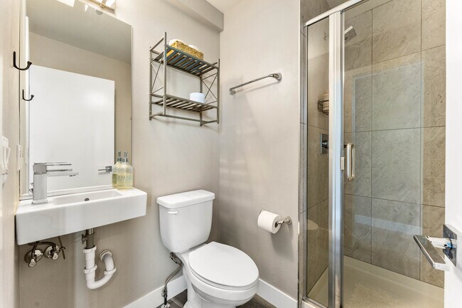 Building Photo - 1544 Utica St