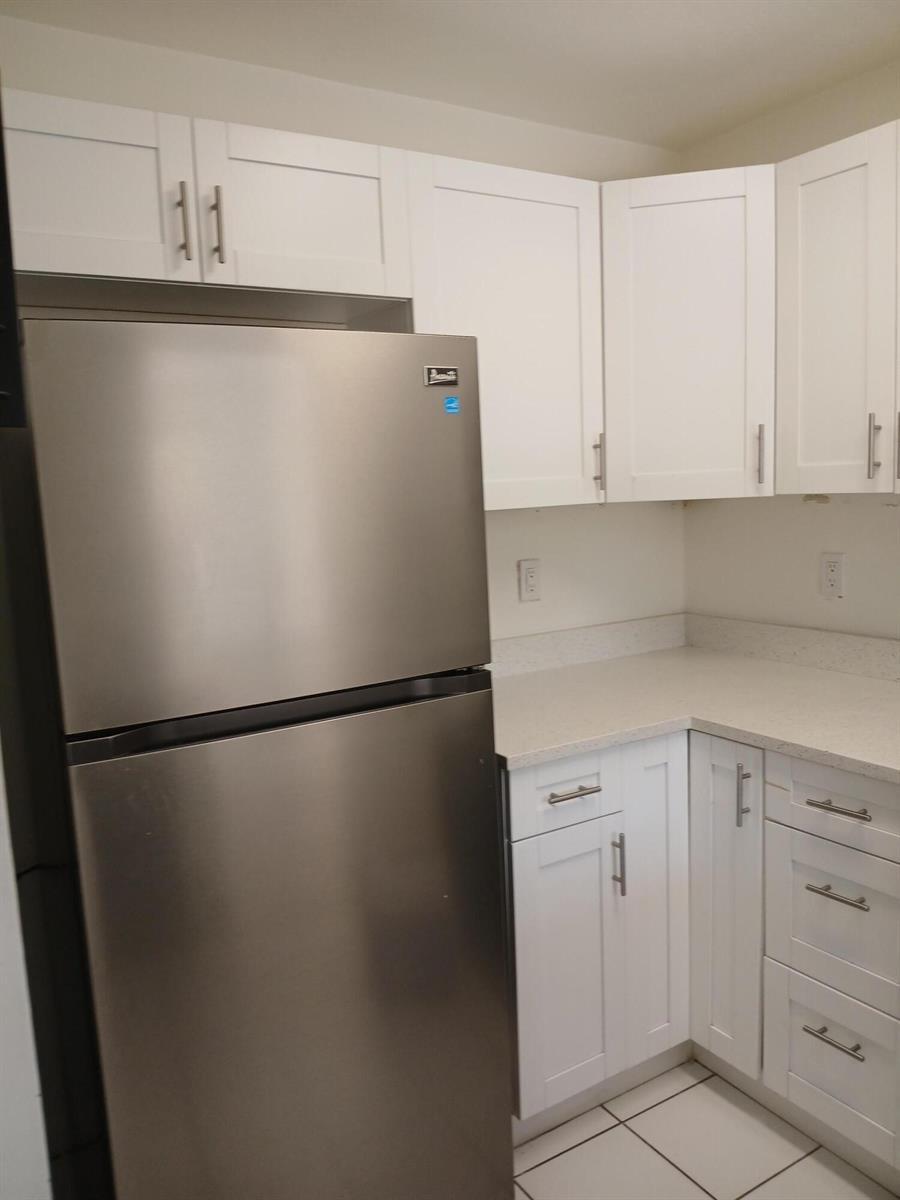 Building Photo - 441 Cypress Way W