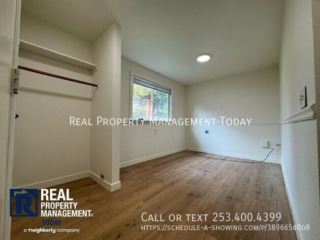 Building Photo - 910 N Union Ave