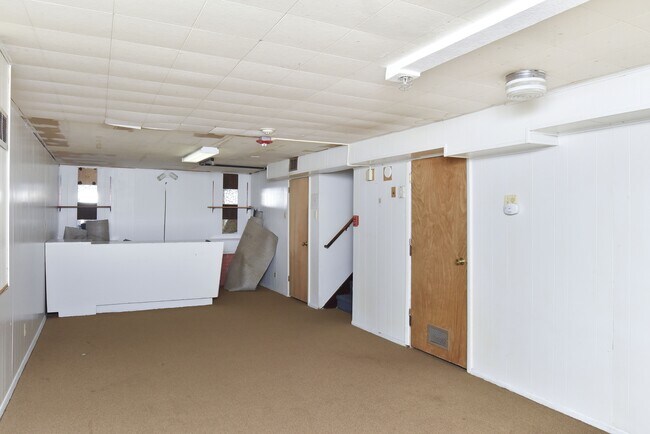 Building Photo - 5741 W Cedar Ave