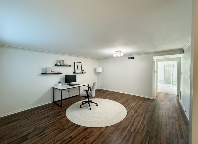 Building Photo - 6440 Olympia Dr