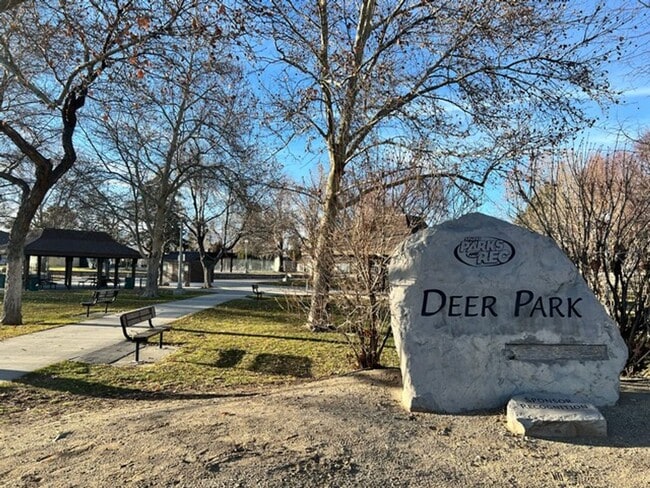 Building Photo - Central Sparks 2 Bedroom Duplex