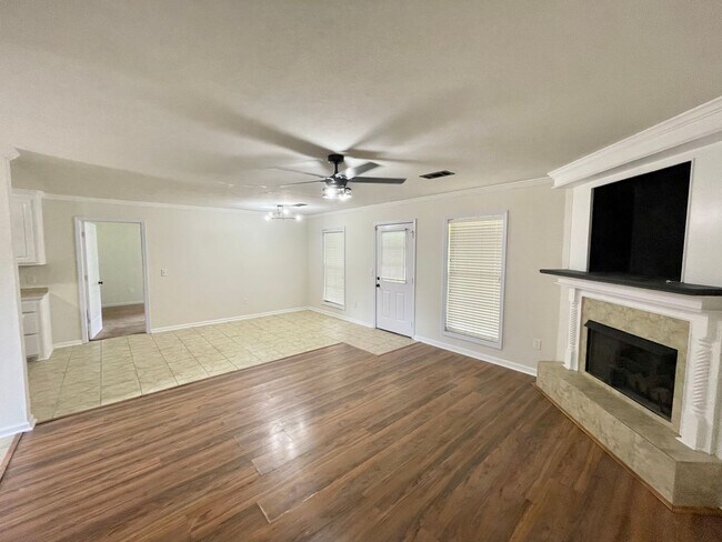 Building Photo - 111 Stapleton Dr