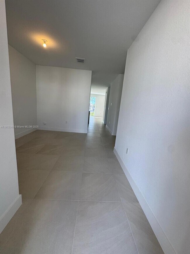 Building Photo - 17108 SW 2nd Cir