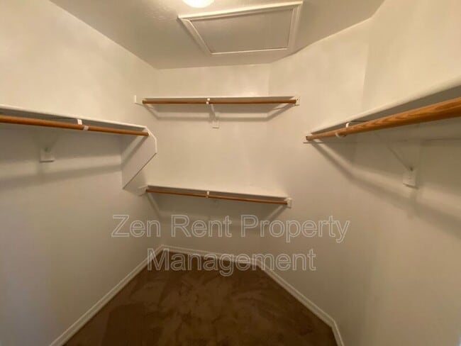 Building Photo - 426 S Burk St