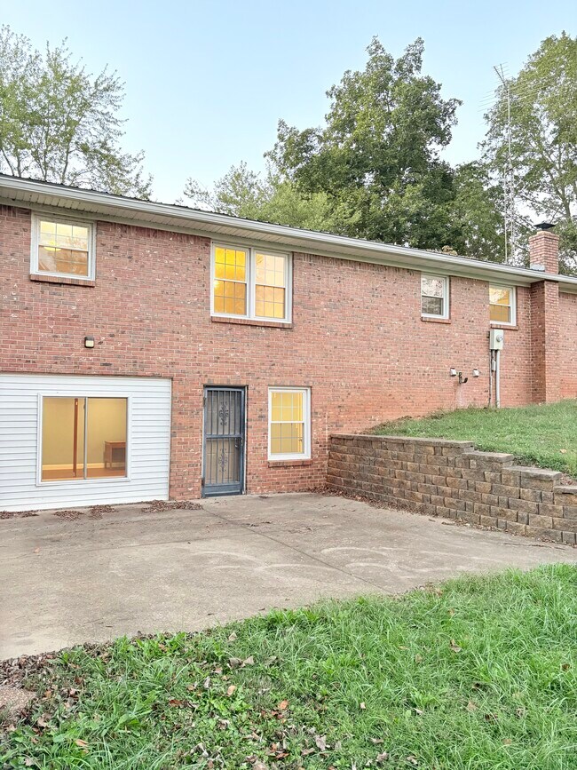 Building Photo - 660 Plano Richpond Rd