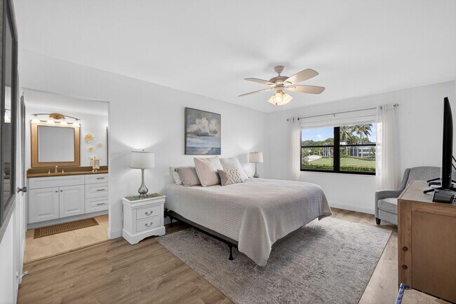 Building Photo - 16997 Waterbend Dr