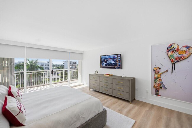 Building Photo - 3546 S Ocean Blvd