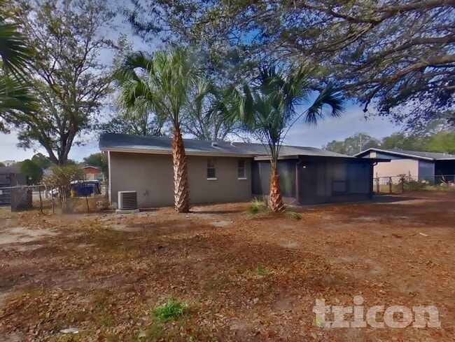 Building Photo - 907 Briarcliff Dr