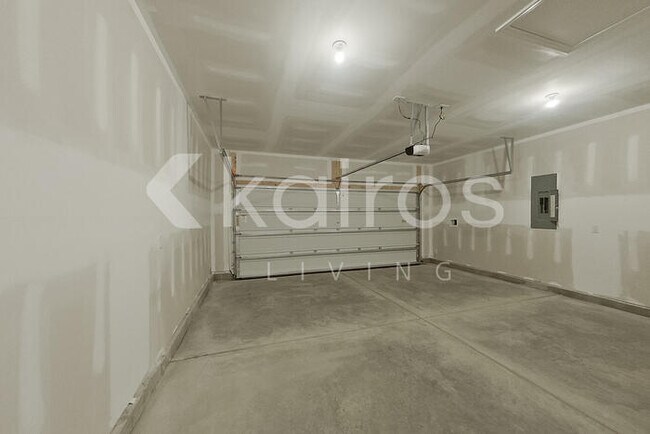 Building Photo - 631 Castillo Dr