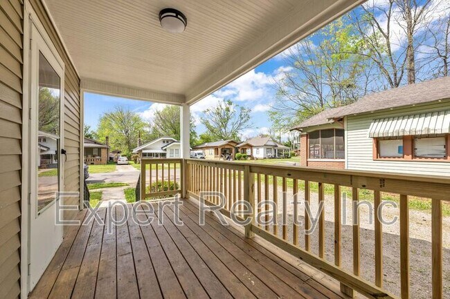 Building Photo - 7119 1st Ave S