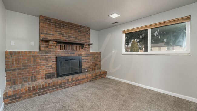 Building Photo - Great Home in Colorado Springs with 2 Car Garage