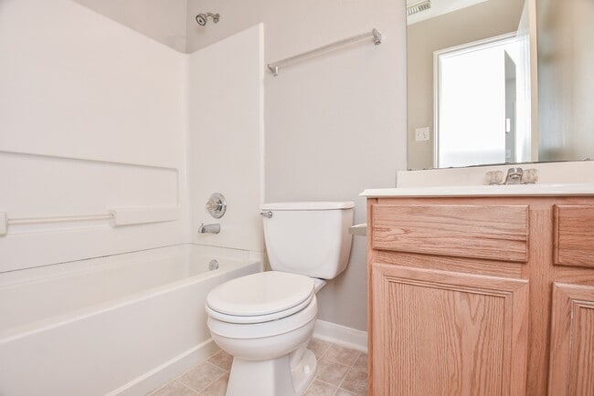 Building Photo - 15327 Mission Oak Dr