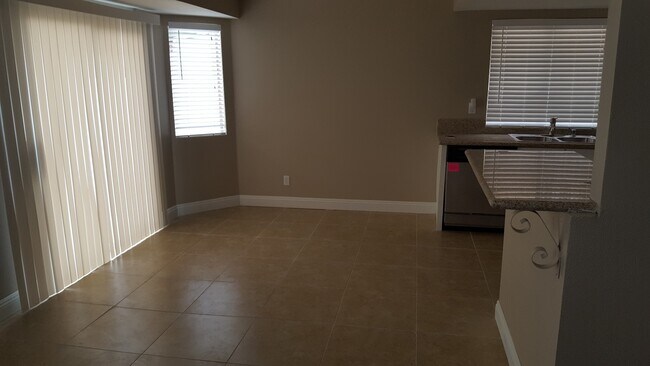 Building Photo - Beautiful 2 bedrooms home
