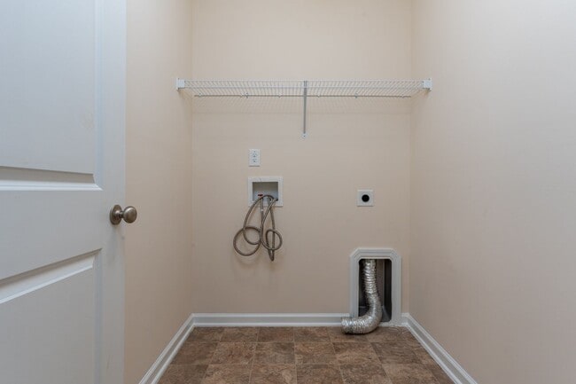 Building Photo - Amazing home in quiet and established neighborhood
