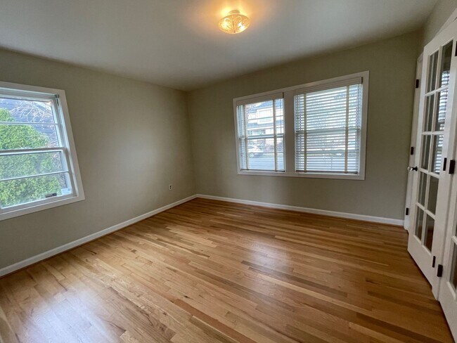 Building Photo - 5012 N Yale St