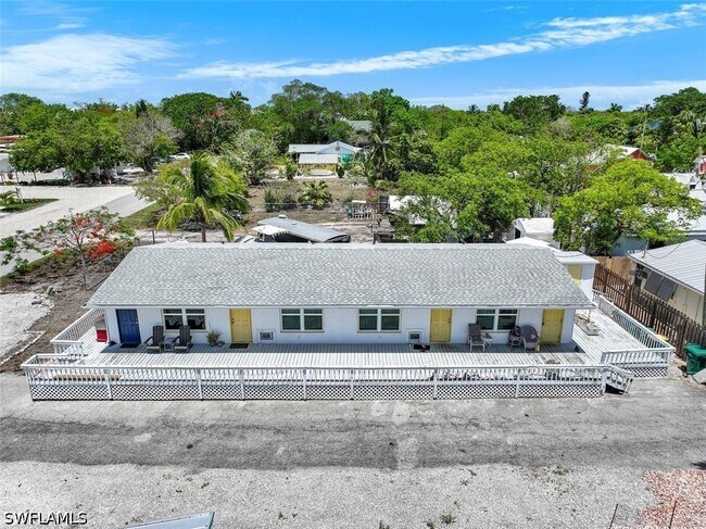 Building Photo - 407 Mango Ave