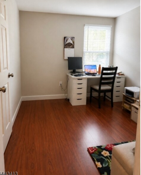 Building Photo - 2209 Vroom Dr