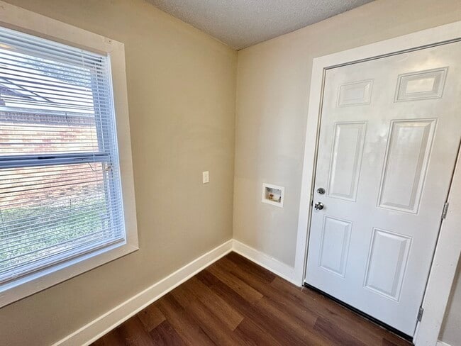 Building Photo - 2071 Hubert Ave