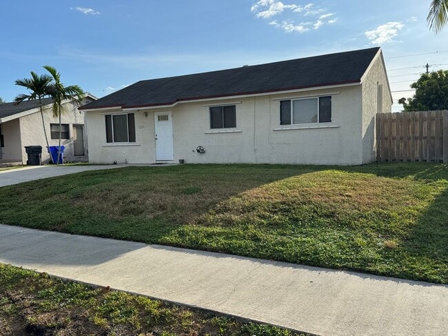 Building Photo - 3220 N 73rd Ter