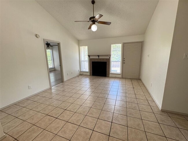 Building Photo - 2046 Redwing Way