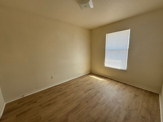 Building Photo - 3806 Gus Dr