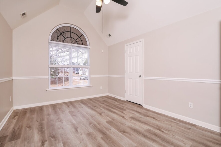 Building Photo - 409 Pyracantha Dr