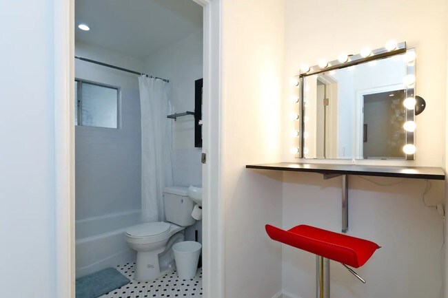 Building Photo - 1811 Ivar Ave