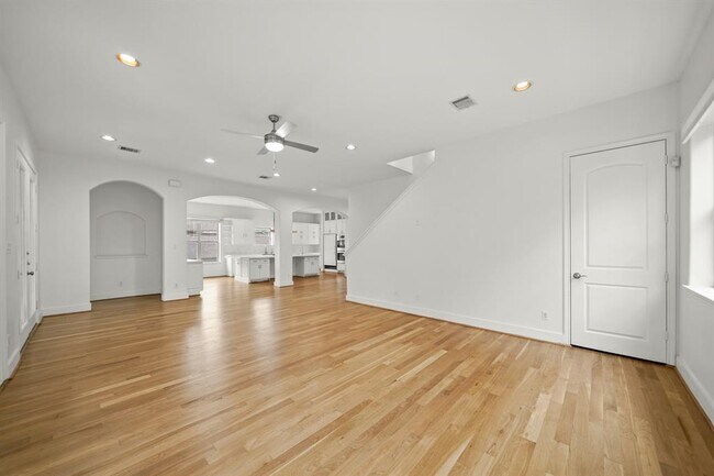 Building Photo - 9714 Braesmont Dr