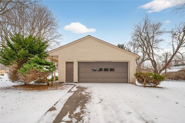 Building Photo - 14 Kingswood Dr