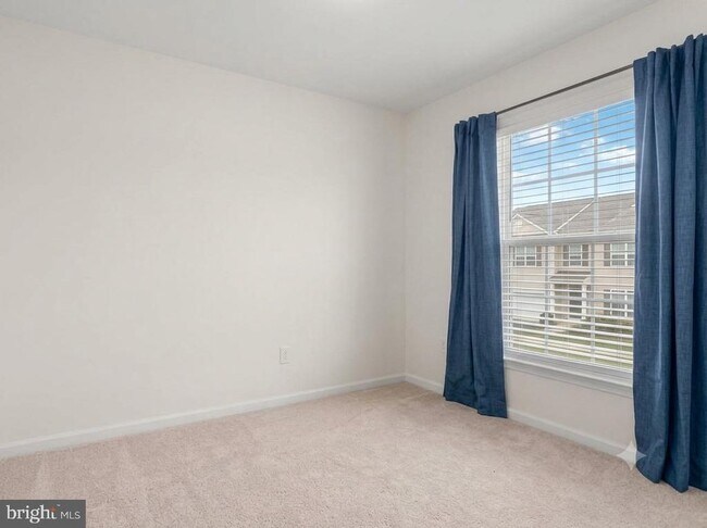 Building Photo - 1056 Pipistrelle Ct