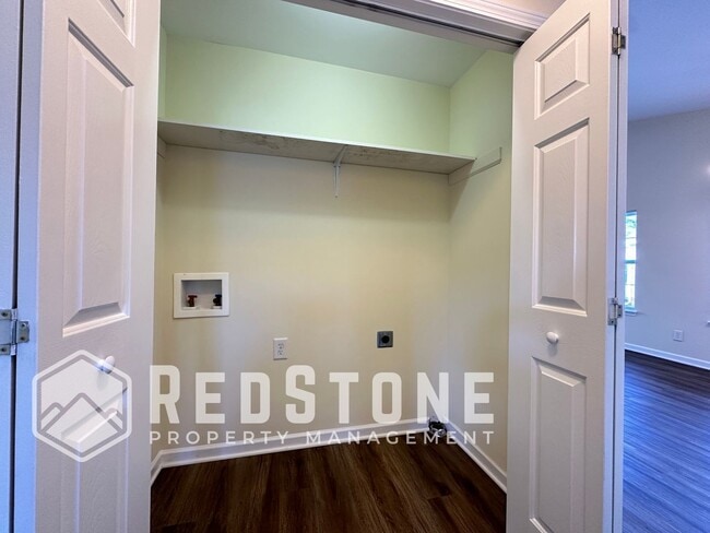 Building Photo - 812 Jennings Berry Dr