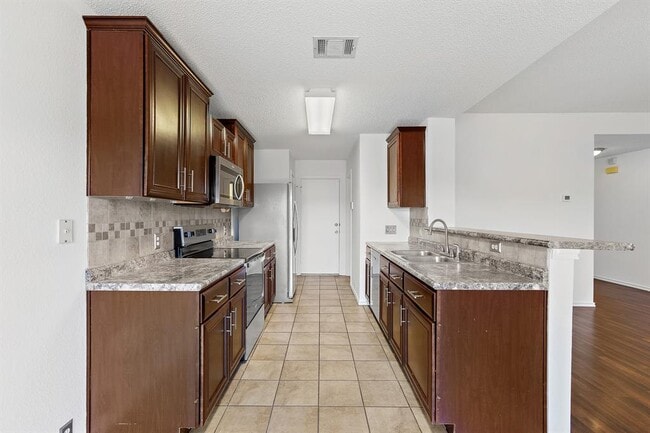 Building Photo - 2204 Coats Cir