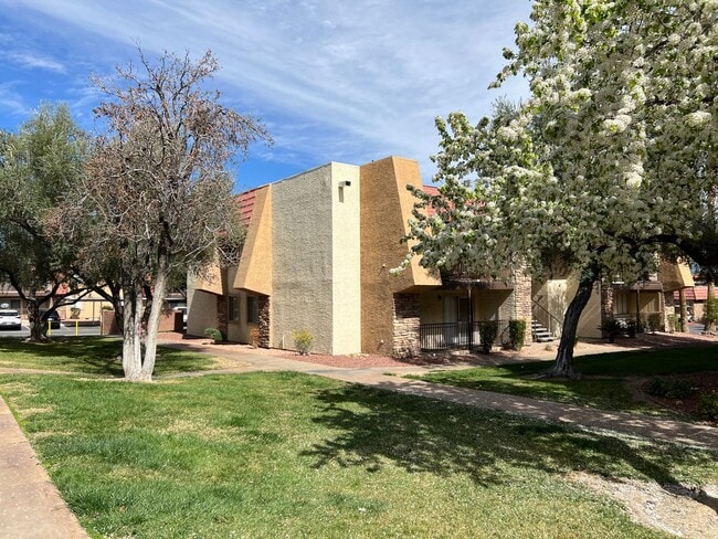 Building Photo - 4960 Indian River Dr