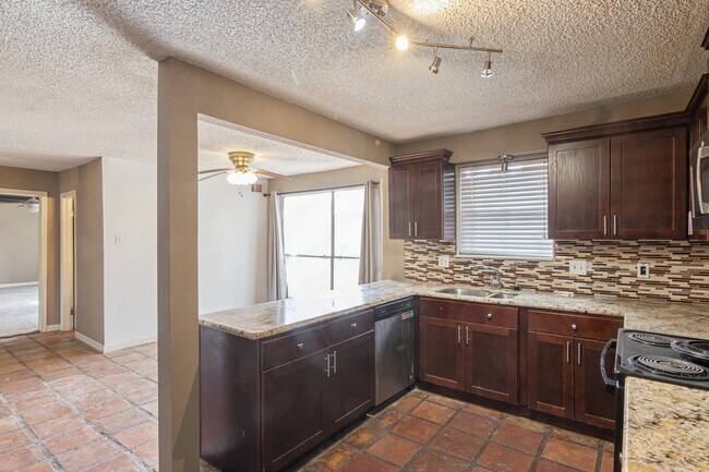 Building Photo - 10815 Cypresswood Dr