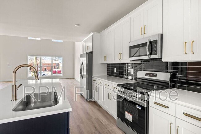 Building Photo - 2134 25th Ave N