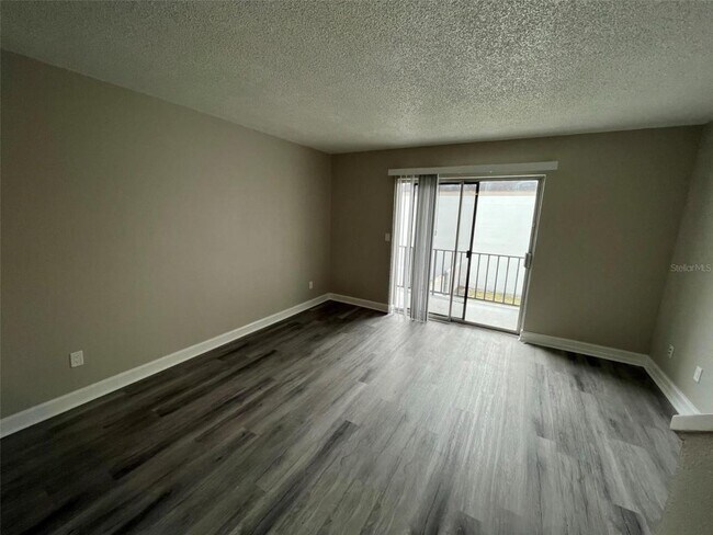 Building Photo - 705 Russell Ln