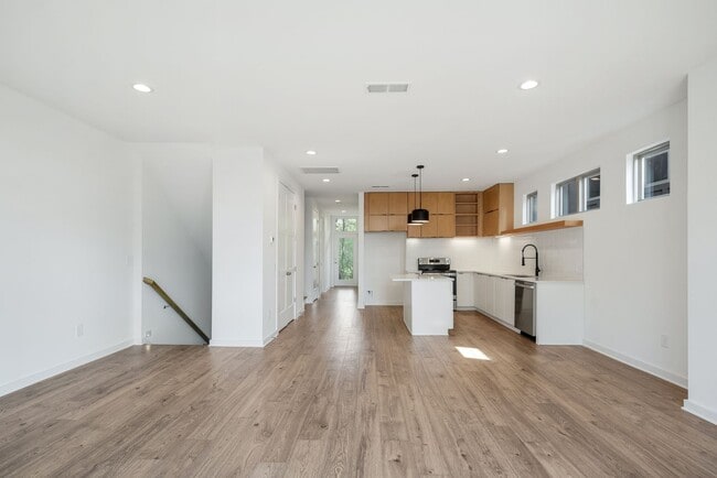 Building Photo - High View Neighborhood - Single-Family Home for Lease